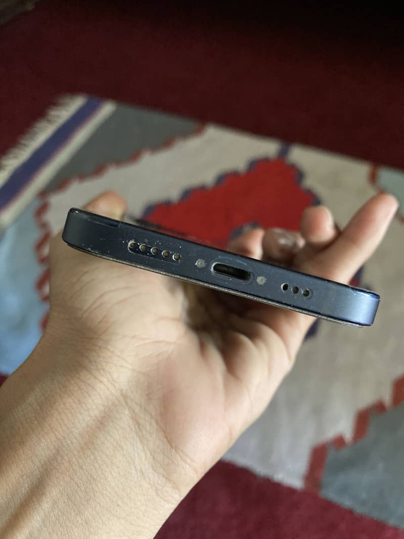 Apple iPhone 12 4