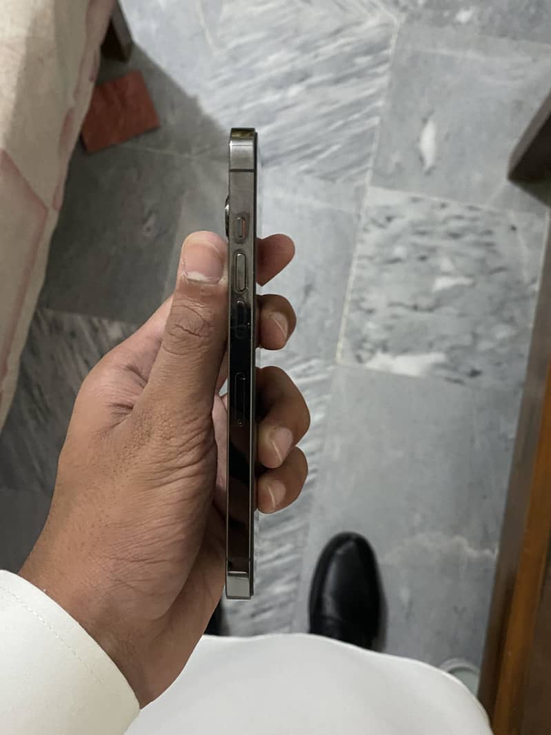Apple iPhone 13 Pro 3