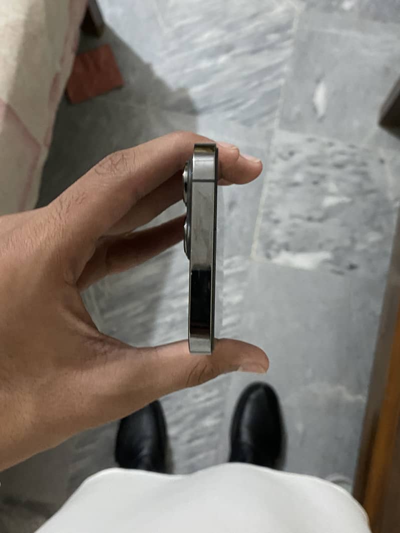 Apple iPhone 13 Pro 4