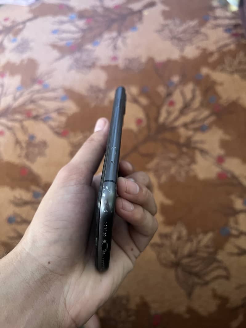 Apple iPhone 11 3