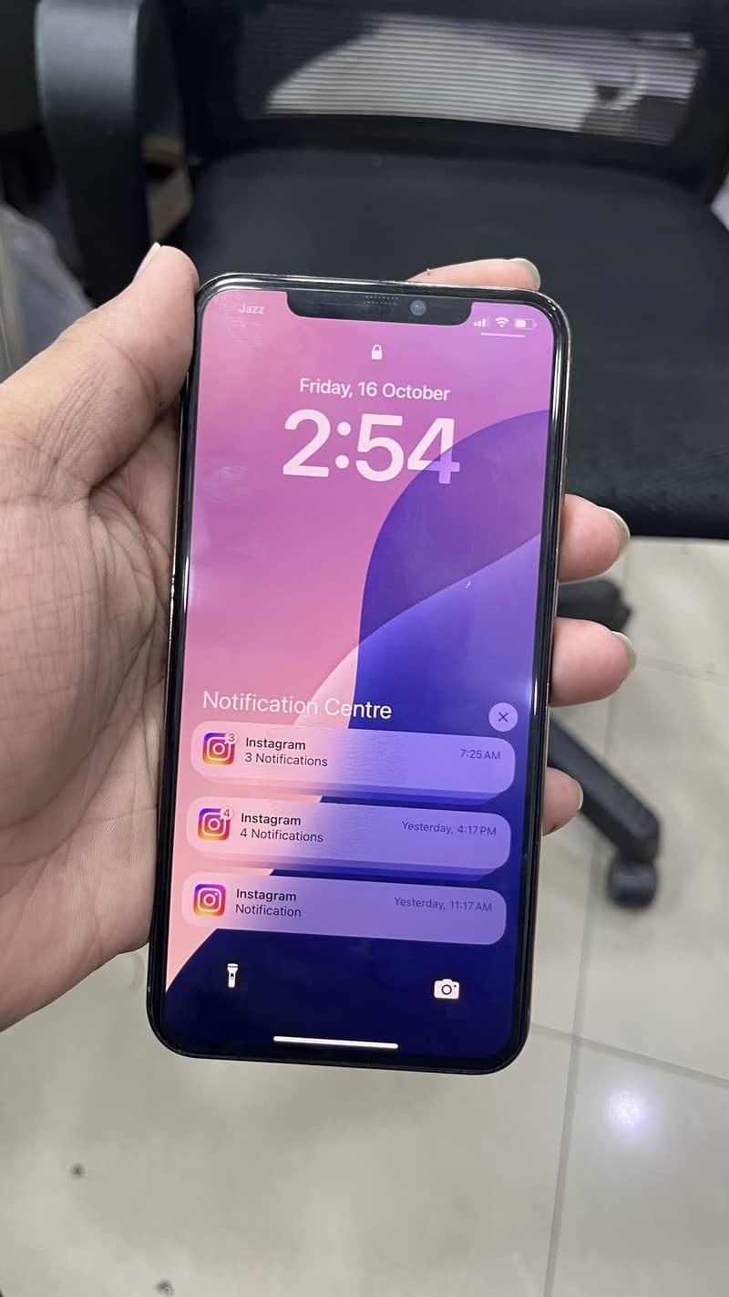 Apple iPhone XS Max 1