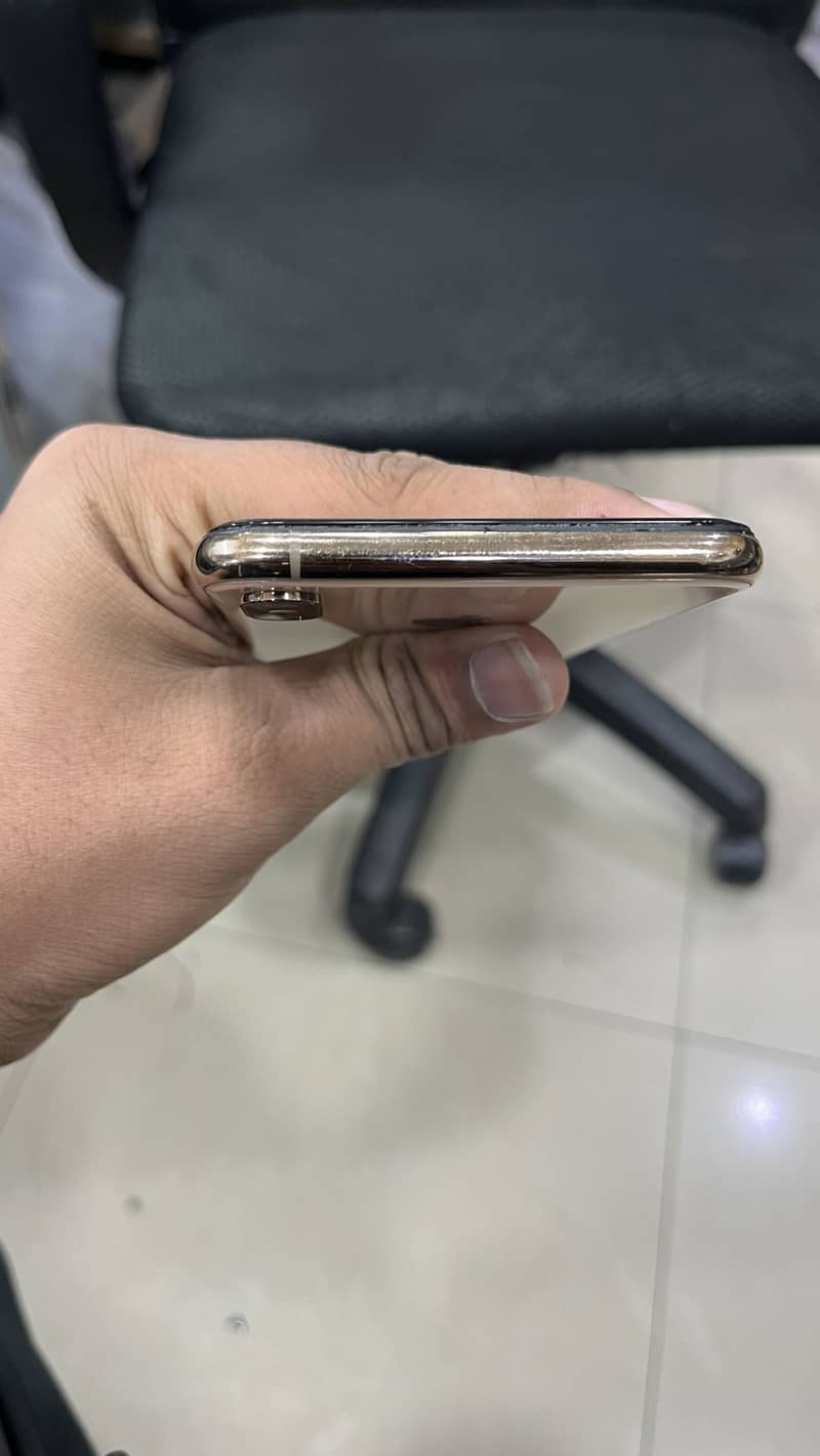 Apple iPhone XS Max 2