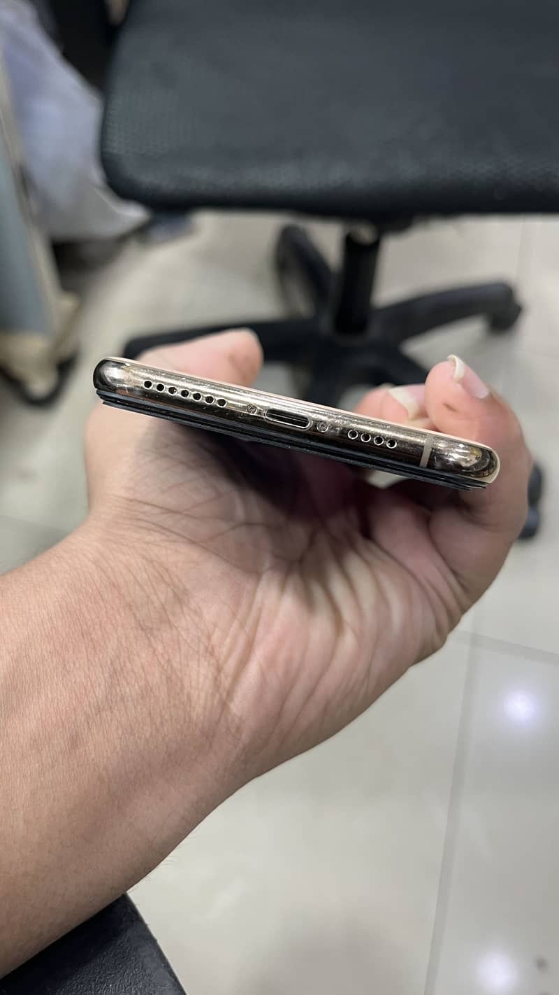 Apple iPhone XS Max 6