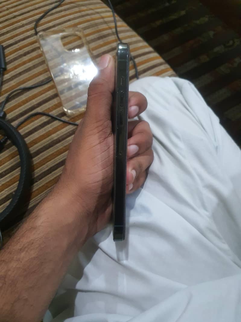iphone 13 pro max 4
