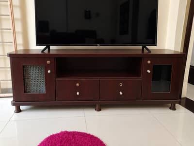 LED TABLE FOR SALE VERY GOOD AND PREMIUM QUALITY AND CONDITION