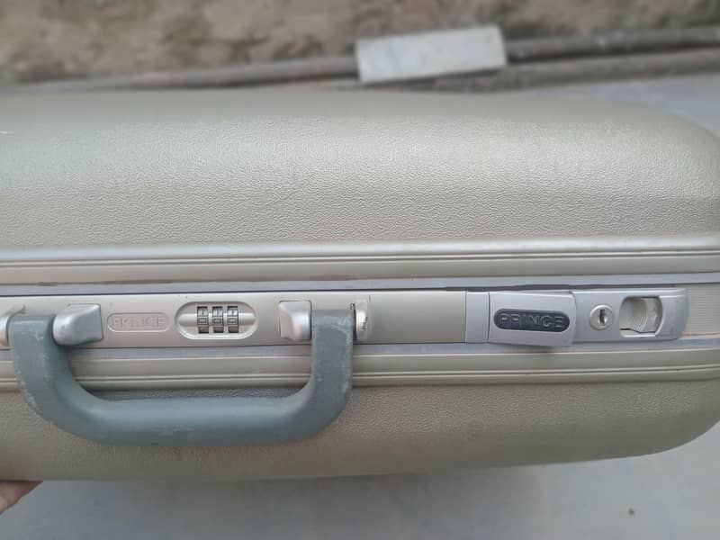 suit case 0