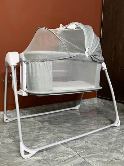 Mastela Deluxe 4-in-1 Baby Bassinet – Like New, Complete with Box