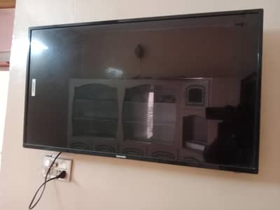 toushiba LCD available for sell ,wifi ke Sath connect hoti hai