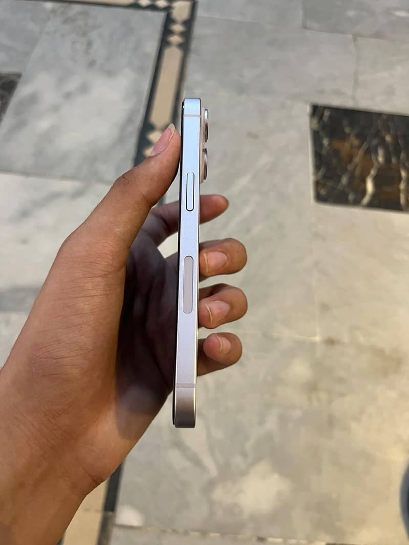 Apple iPhone 14 3