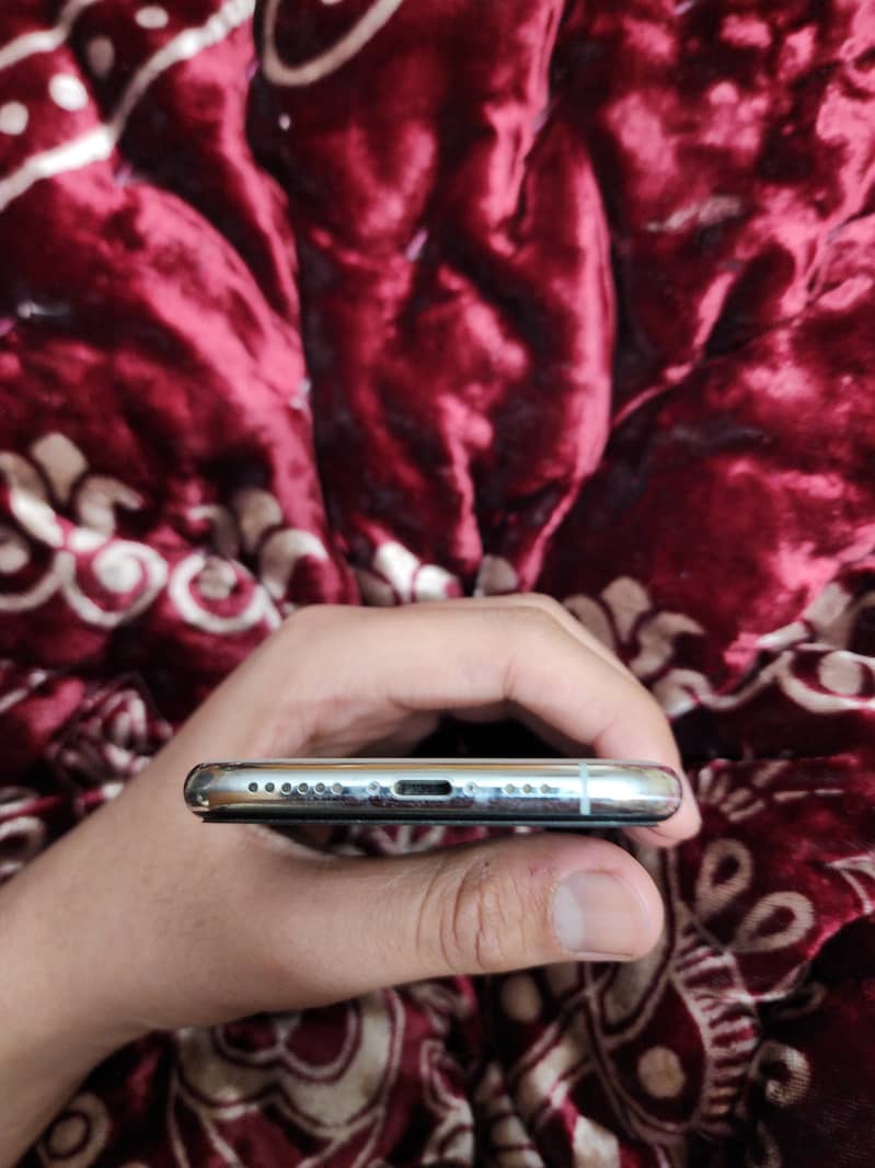 Apple iPhone 11 Pro 2