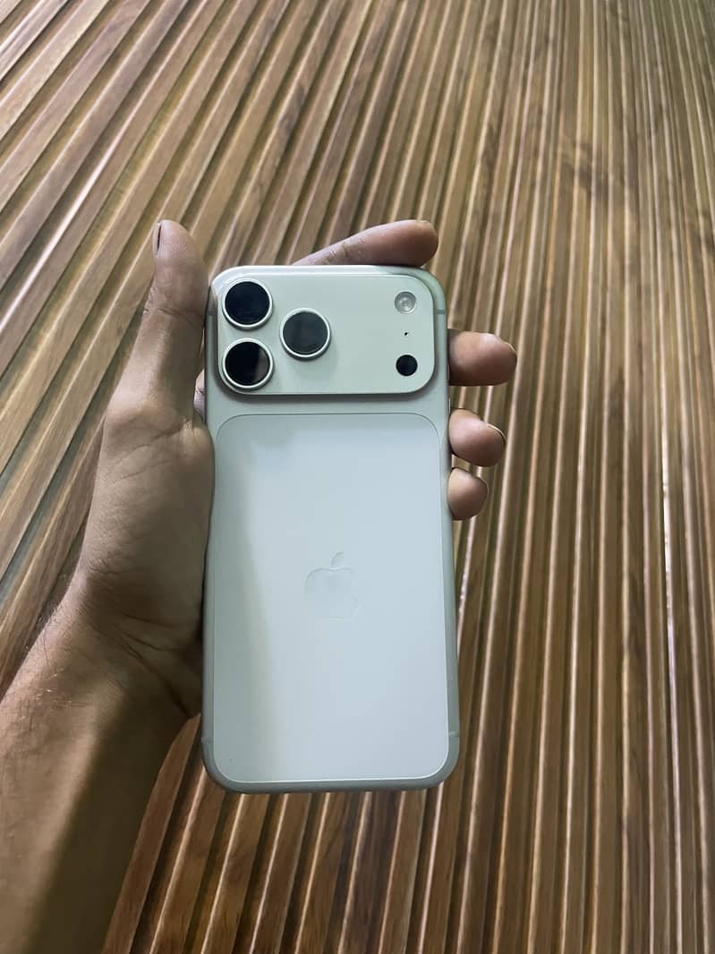Apple iPhone 17 Pro Max 3