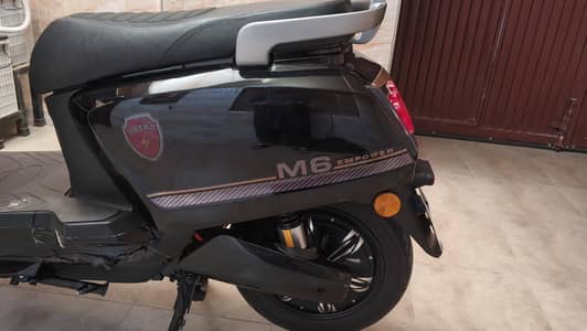 Metro M6 Empower Electric Scooty – Number Plate, Full Papers, 2 Keys