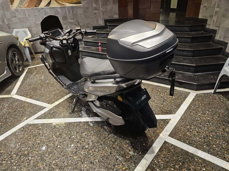 revoo E52 0