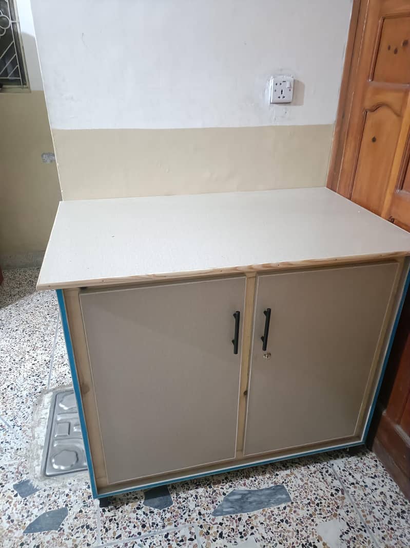iron stand table 0