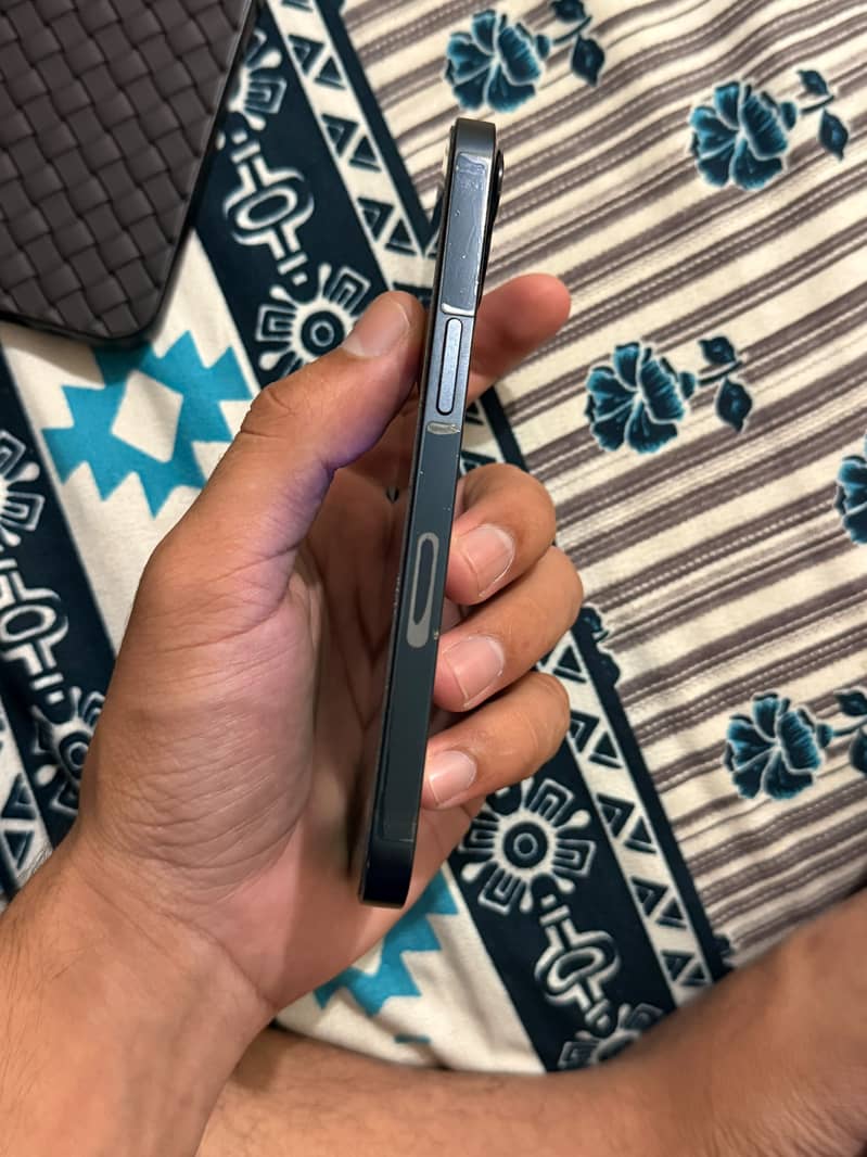 Apple iPhone 13 6