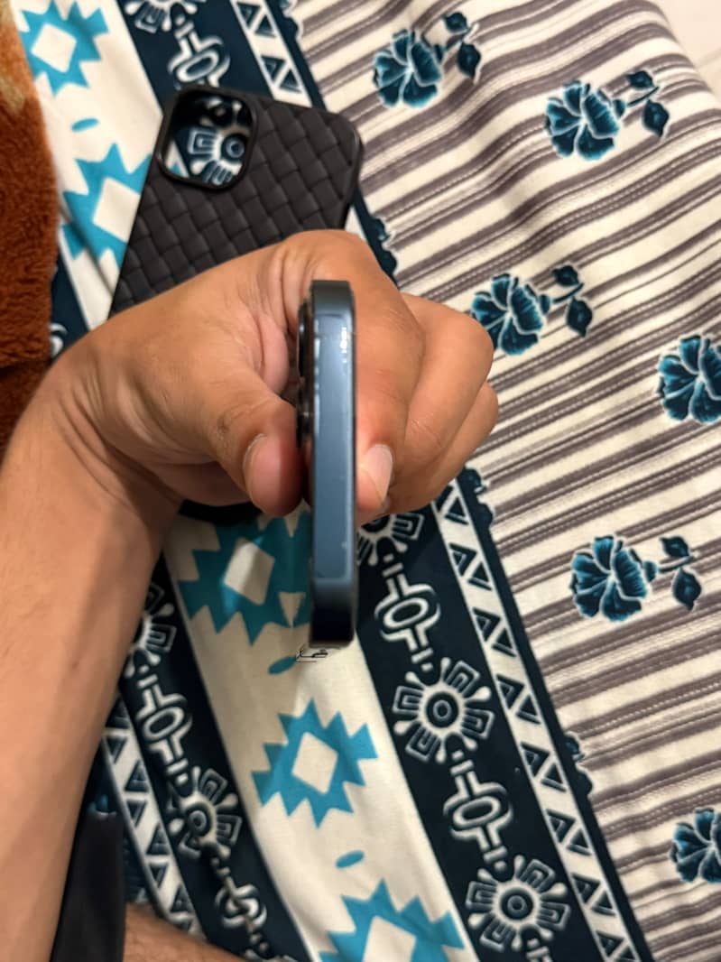 Apple iPhone 13 7