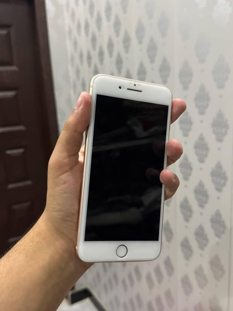 Apple iPhone 8 Plus 1