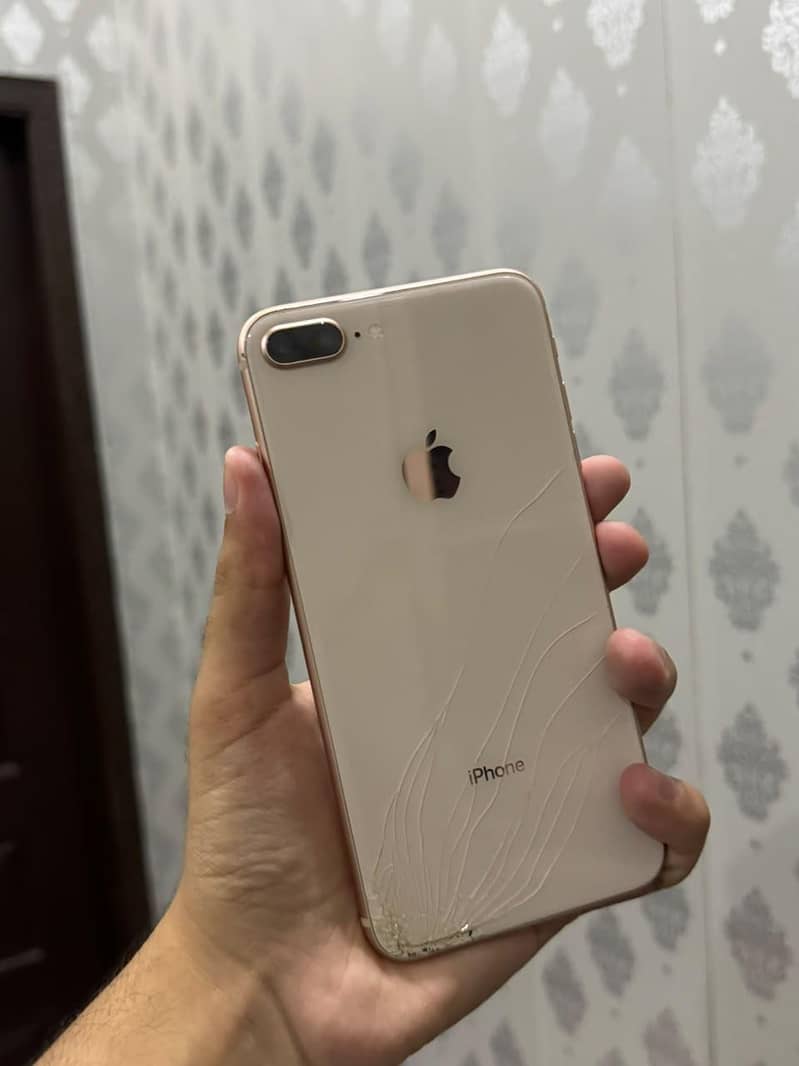 Apple iPhone 8 Plus 3