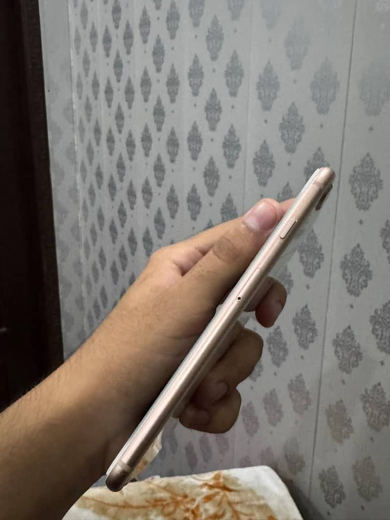 Apple iPhone 8 Plus 4