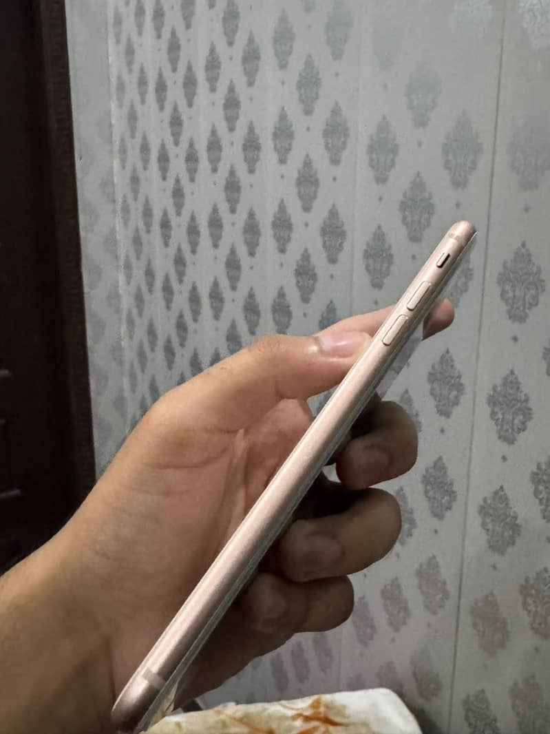 Apple iPhone 8 Plus 5