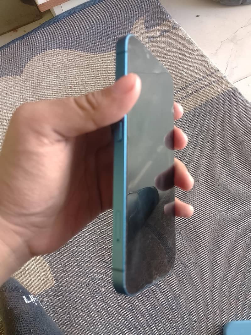Apple iPhone 13 2