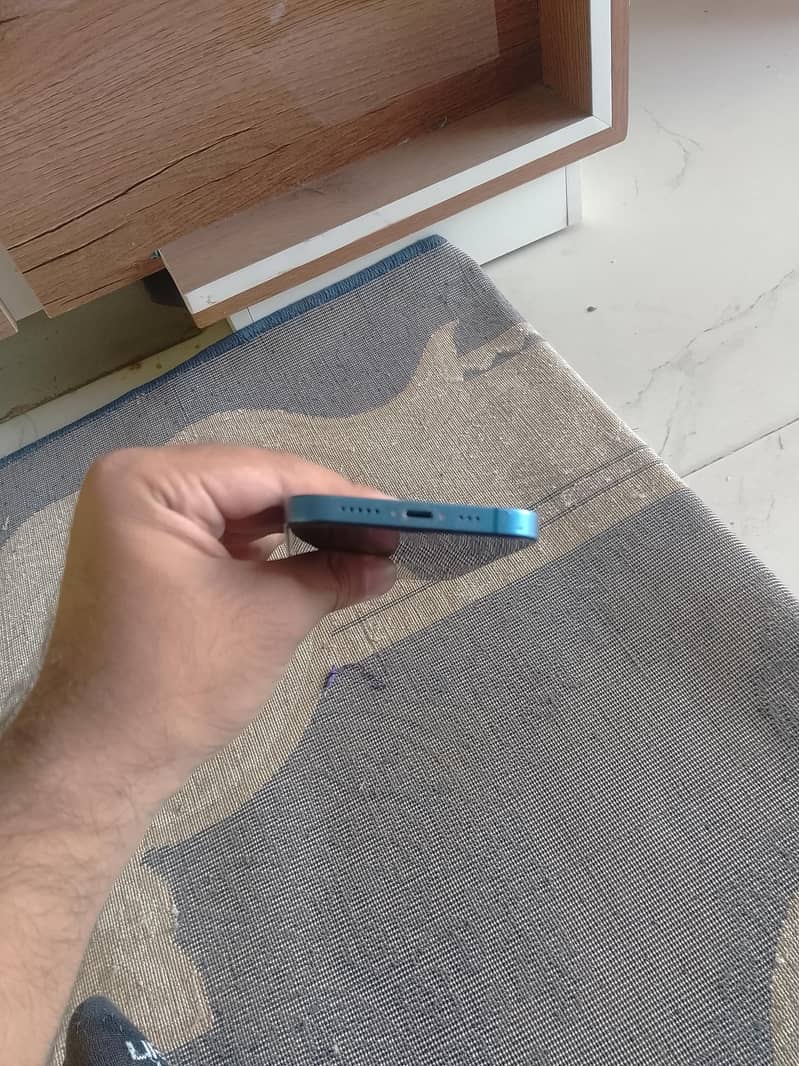 Apple iPhone 13 4