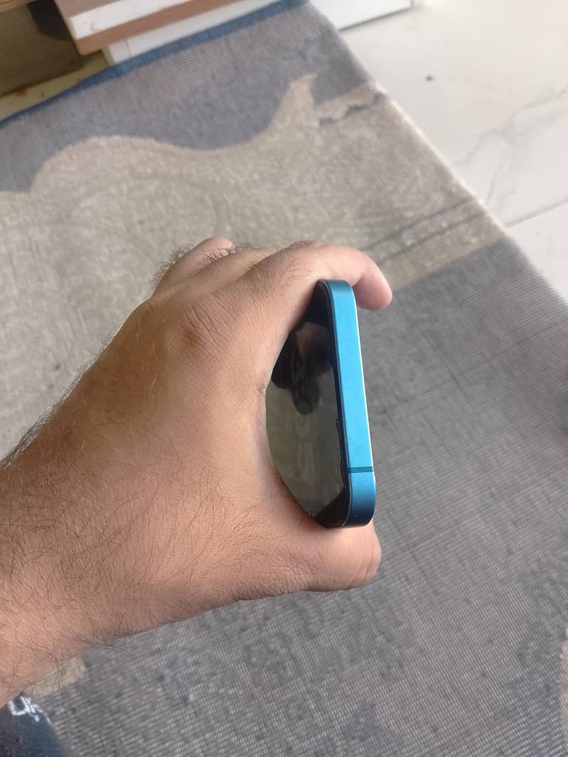 Apple iPhone 13 5