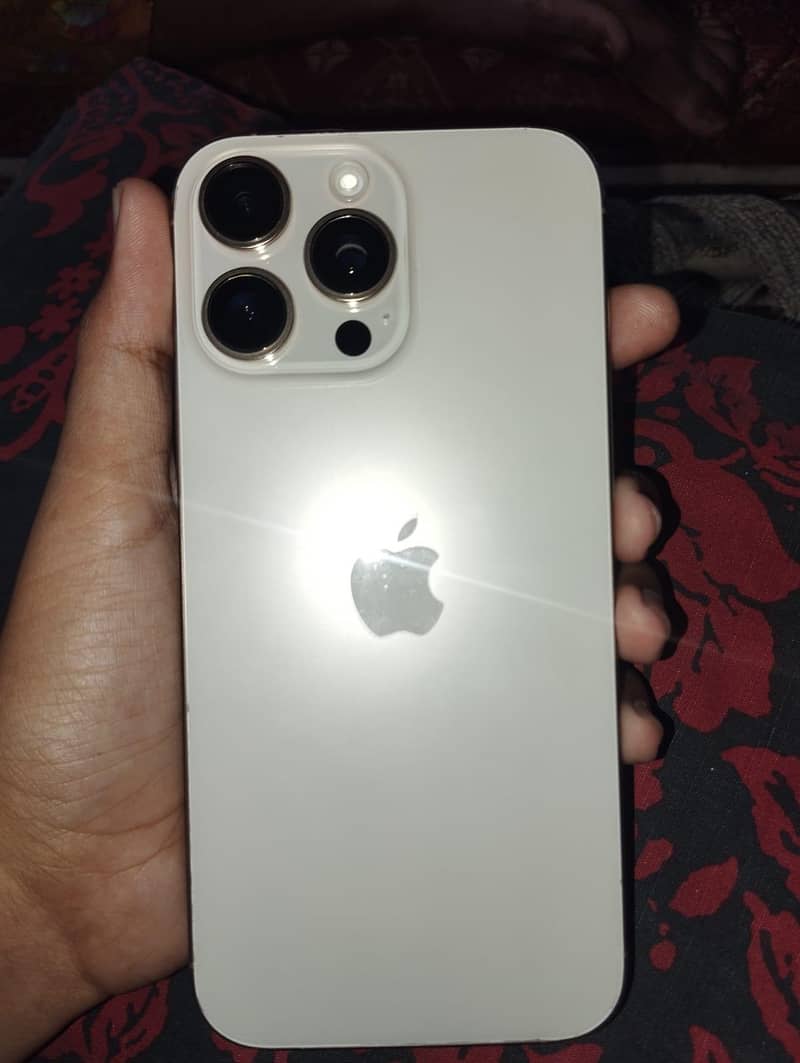 Apple iPhone 16 Pro 0