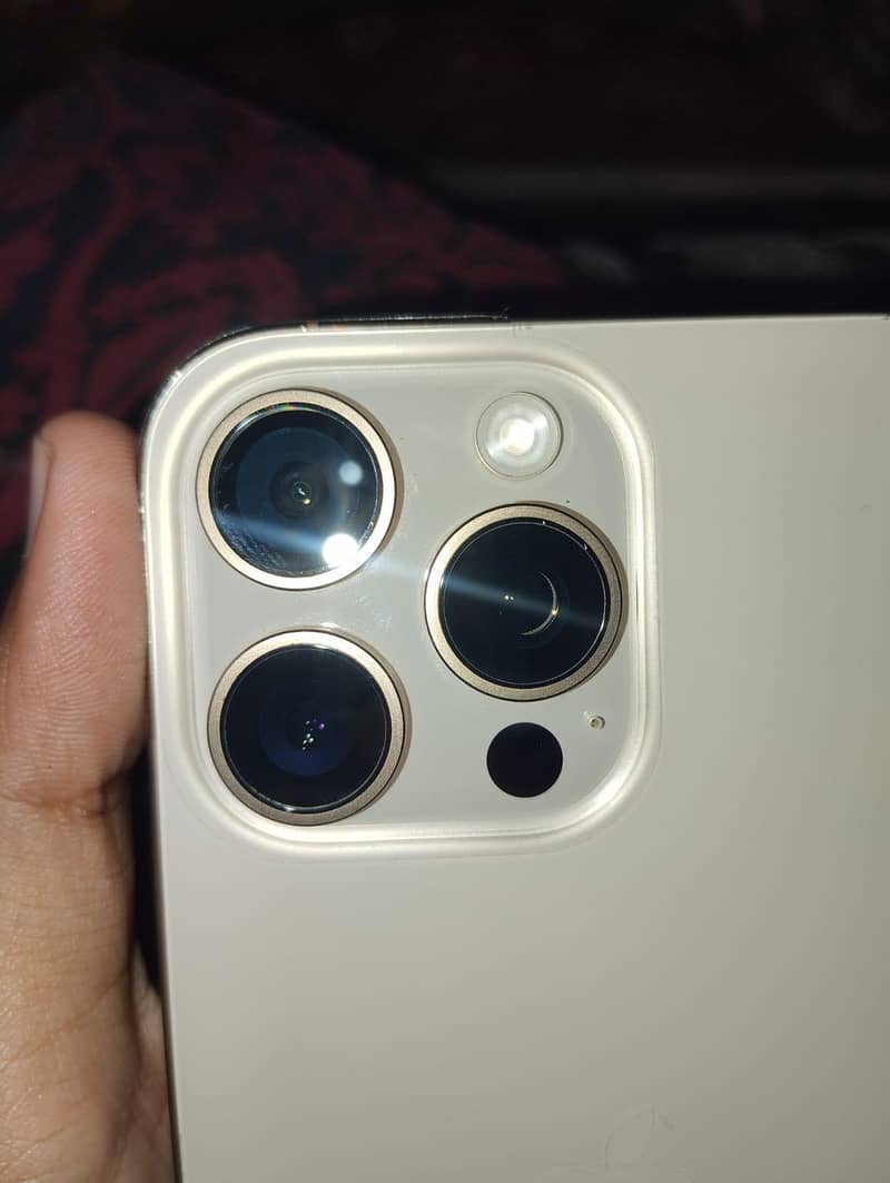 Apple iPhone 16 Pro 3