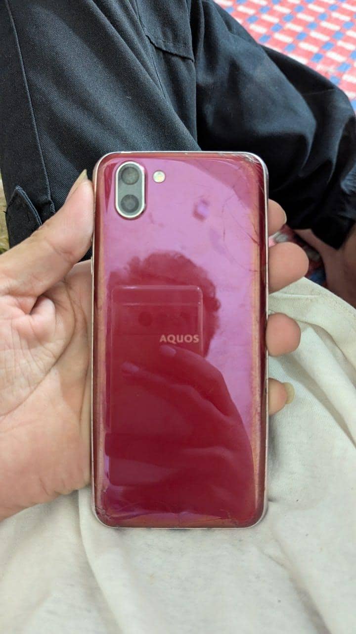 Sharp Aquos R2 1