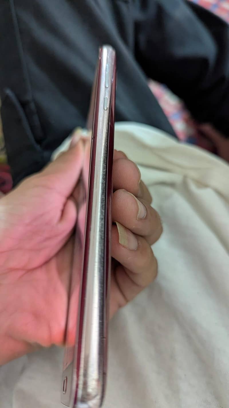 Sharp Aquos R2 5