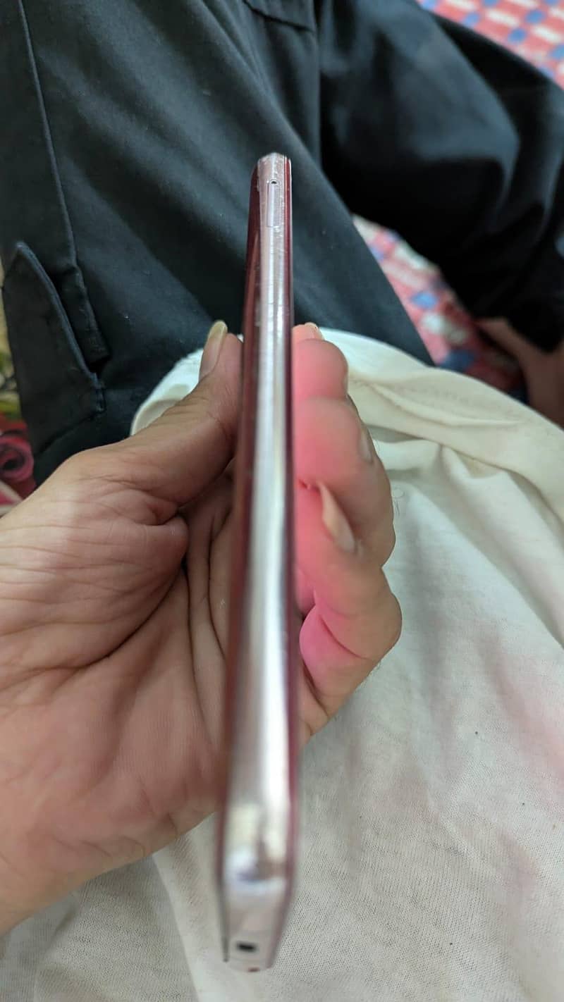 Sharp Aquos R2 6
