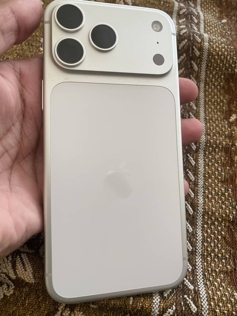 Apple iPhone 17 Pro Max 5