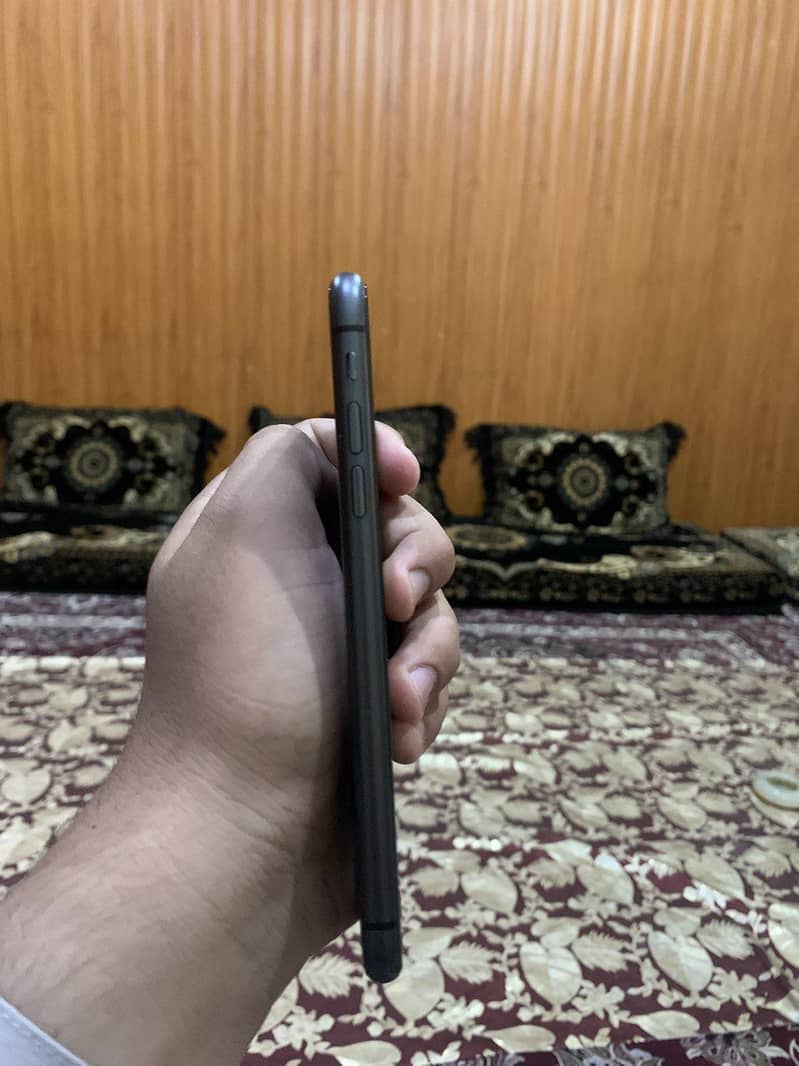 Apple iPhone 11 3