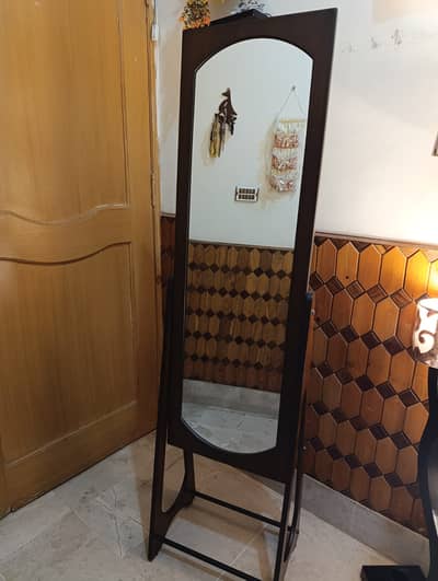 Length Dressing Mirror for Sale – Rs. 4,500