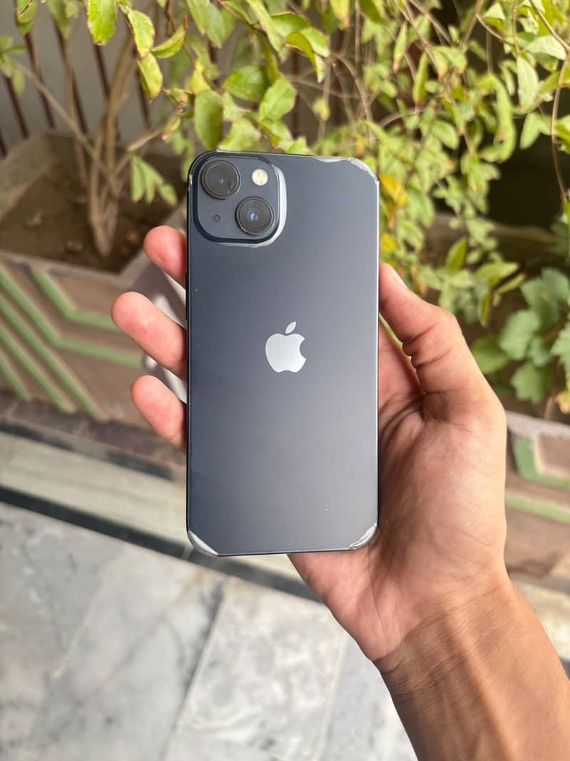 Apple iPhone 13 0