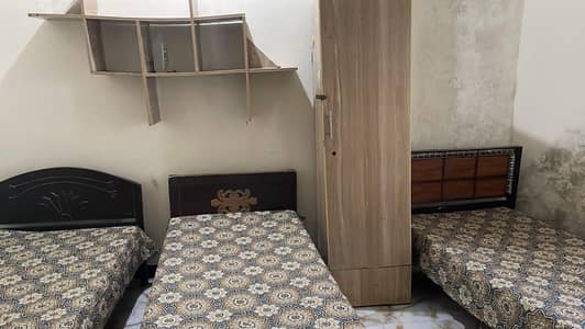girls hostel room availabel