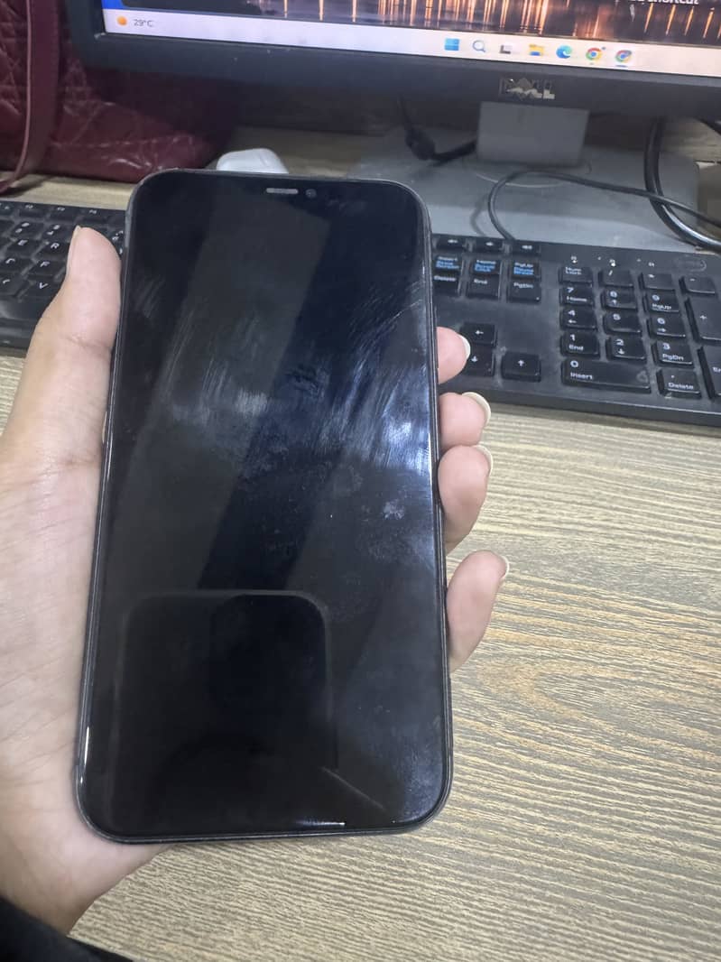 Apple iPhone 11 4