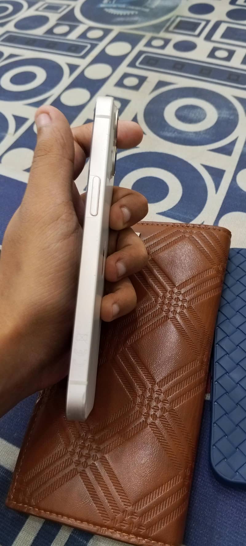 Apple iPhone 13 1