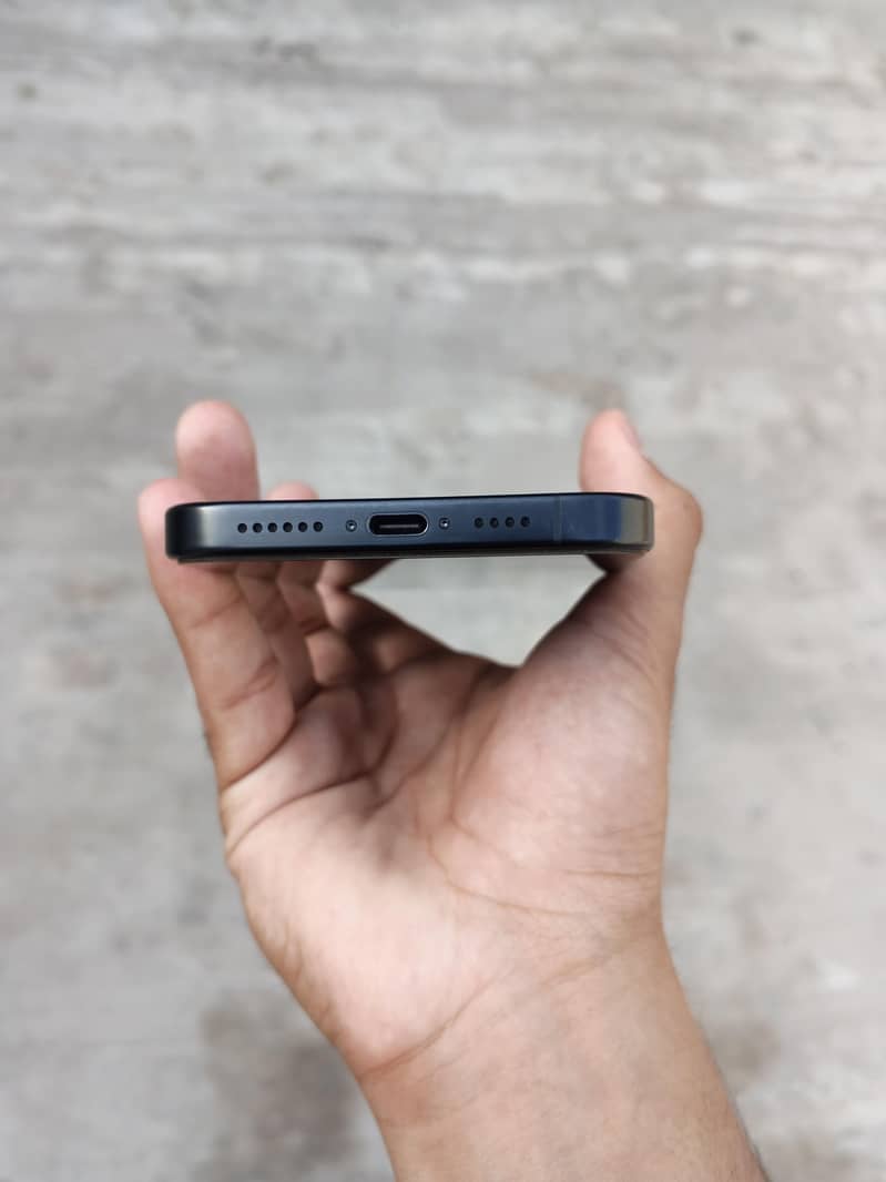 Apple iPhone 16 Pro Max 3