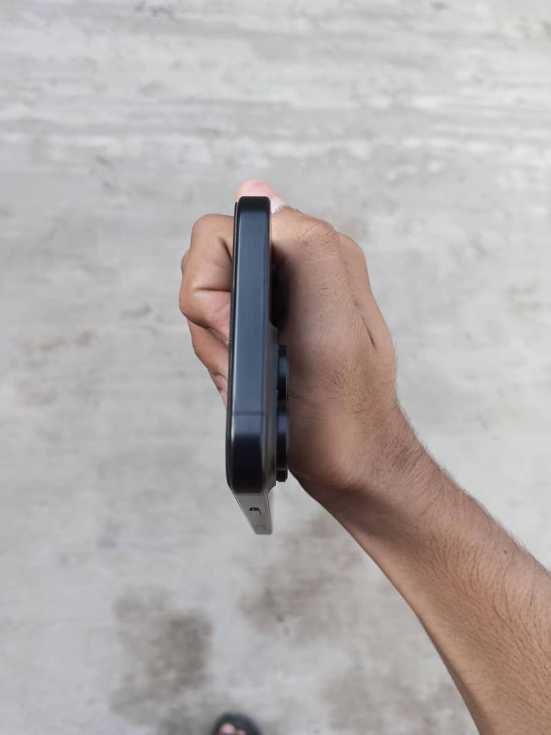 Apple iPhone 16 Pro Max 5