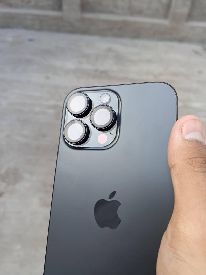 Apple iPhone 16 Pro Max 6