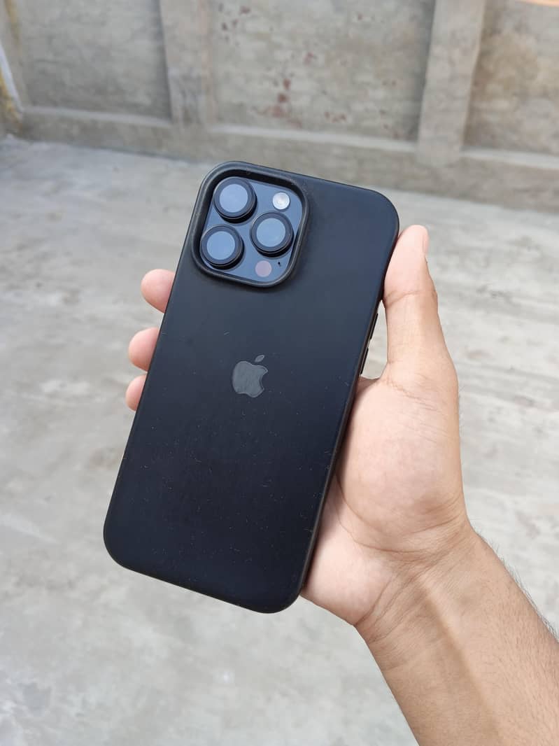 Apple iPhone 16 Pro Max 8