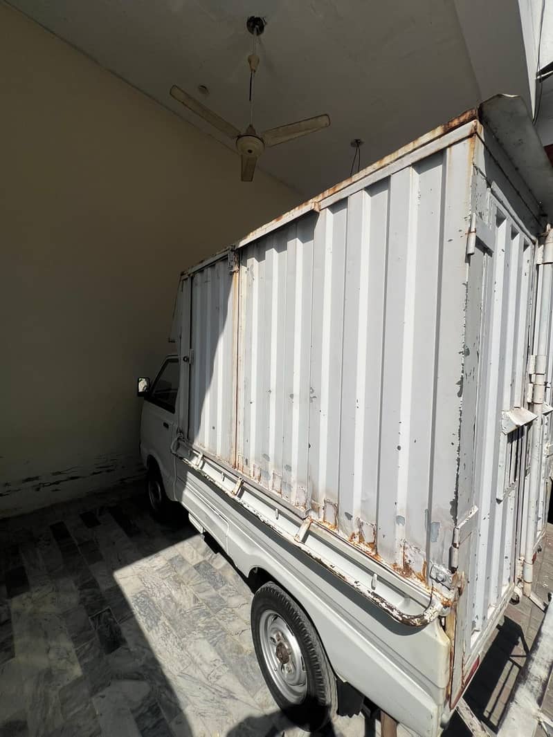 Pickup container 5