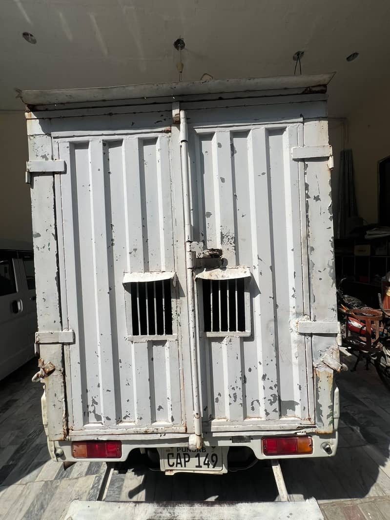 Pickup container 6