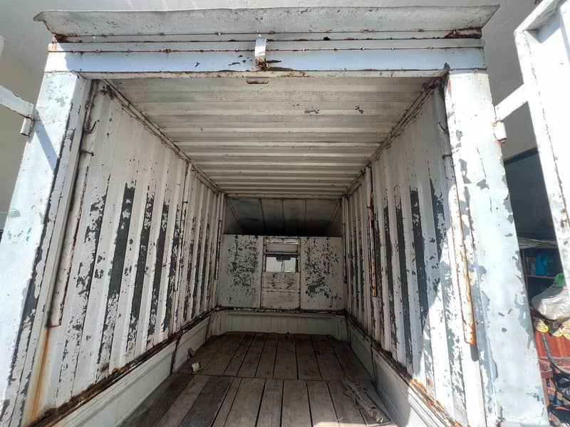 Pickup container 7