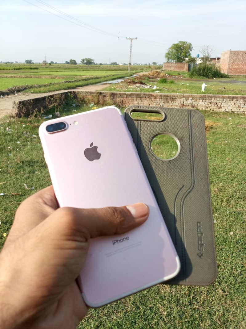 Apple iPhone 7 Plus 0