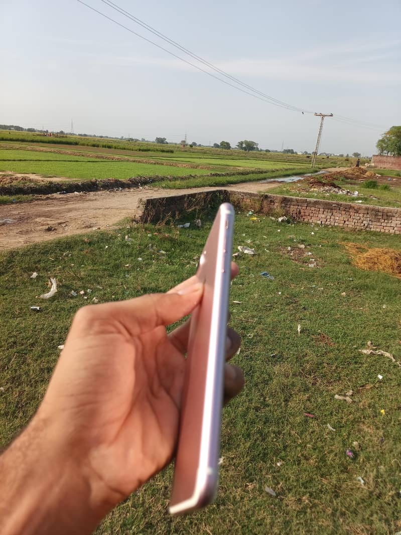 Apple iPhone 7 Plus 3