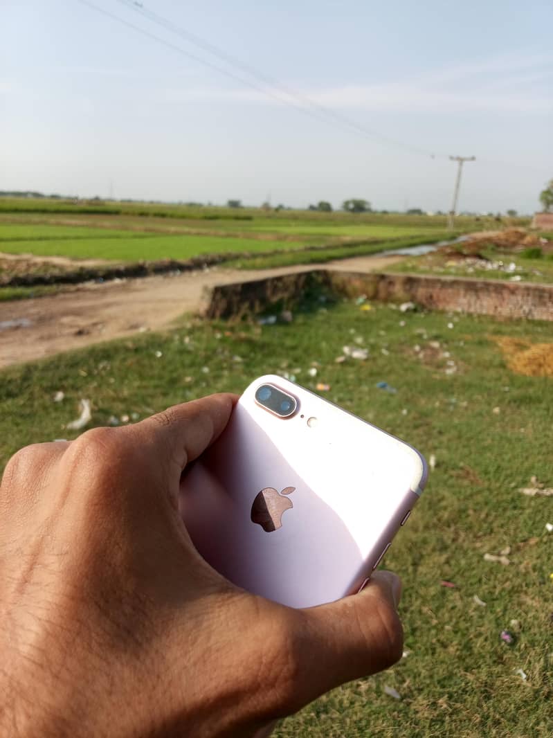 Apple iPhone 7 Plus 5