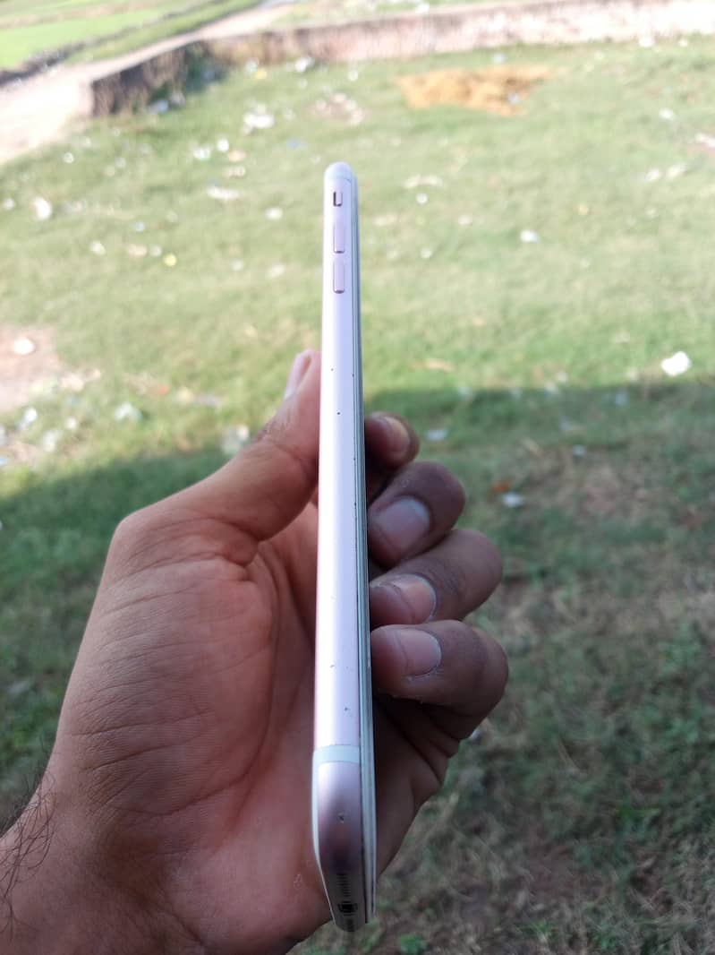 Apple iPhone 7 Plus 6
